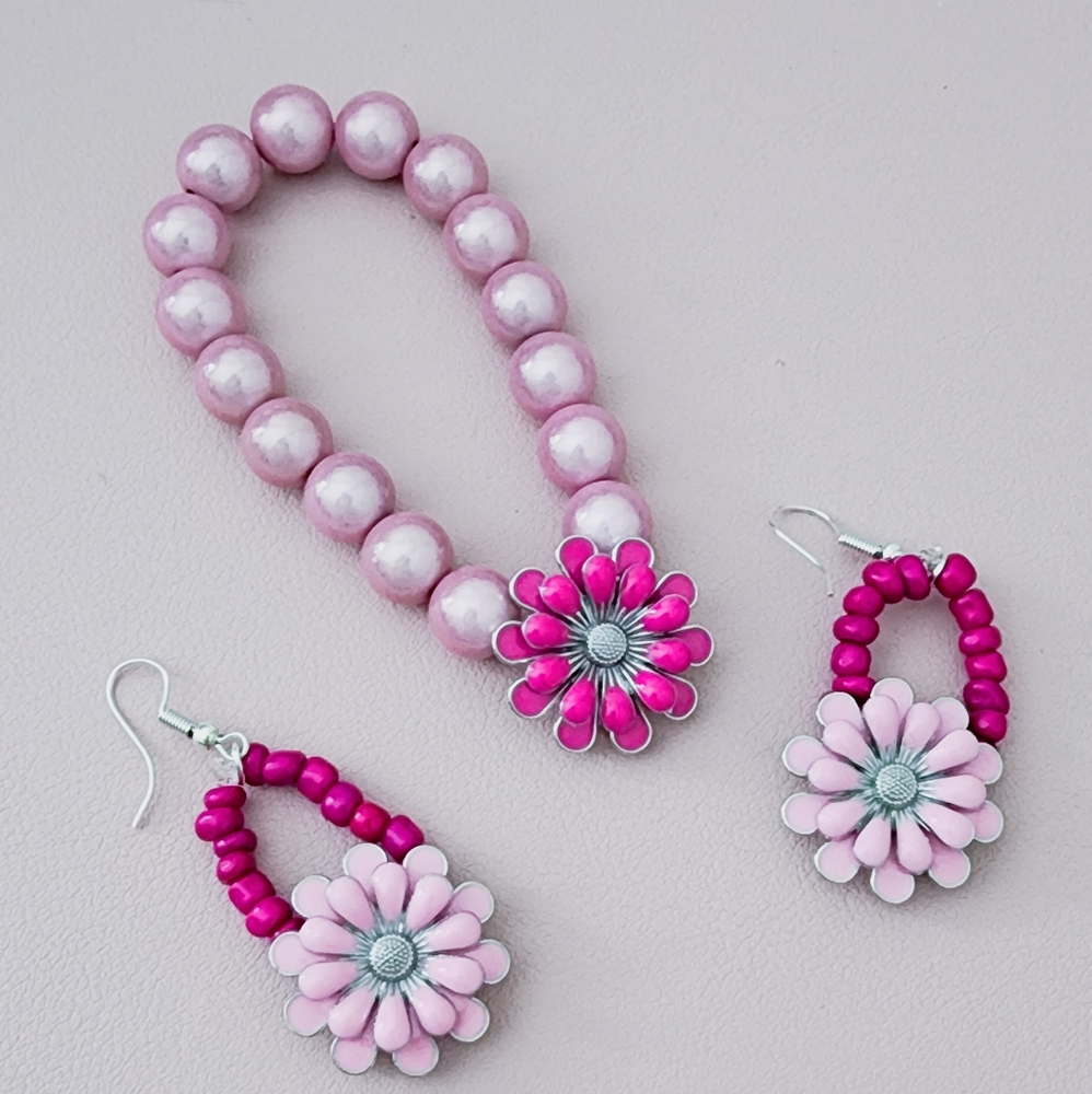 Bracelet and earrings